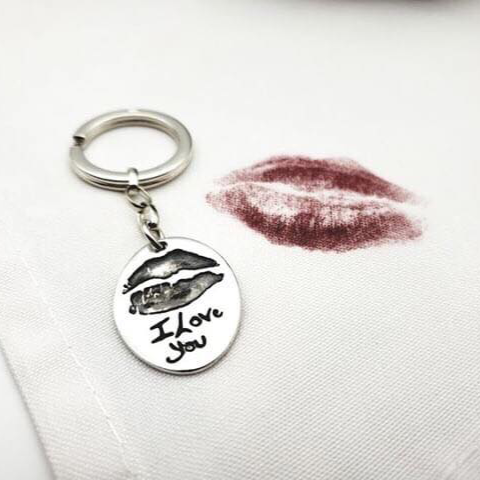 PERSONALIZED 925 STERLING SILVER KEYCHAIN WITH YOUR LIP PRINT & HANDWRITTEN MESSAGE