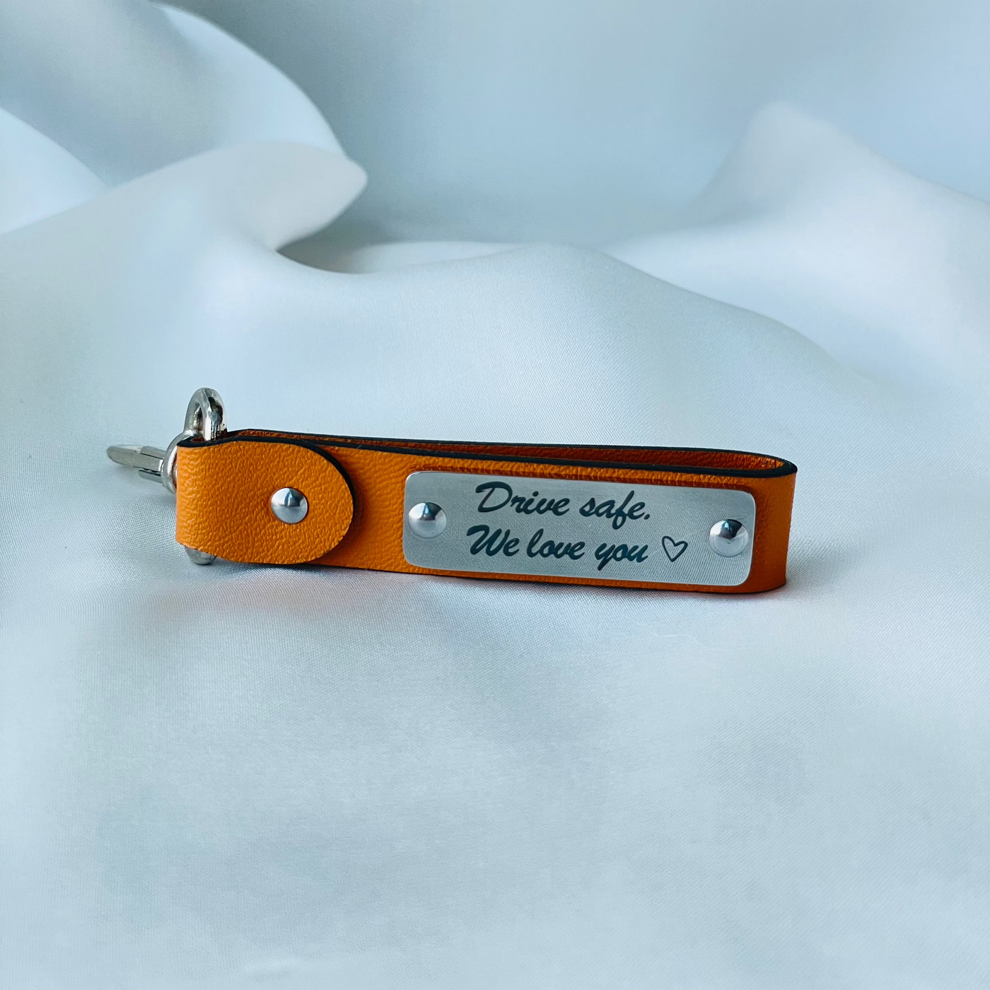 BROWN LEATHER PERSONALIZED KEYCHAIN