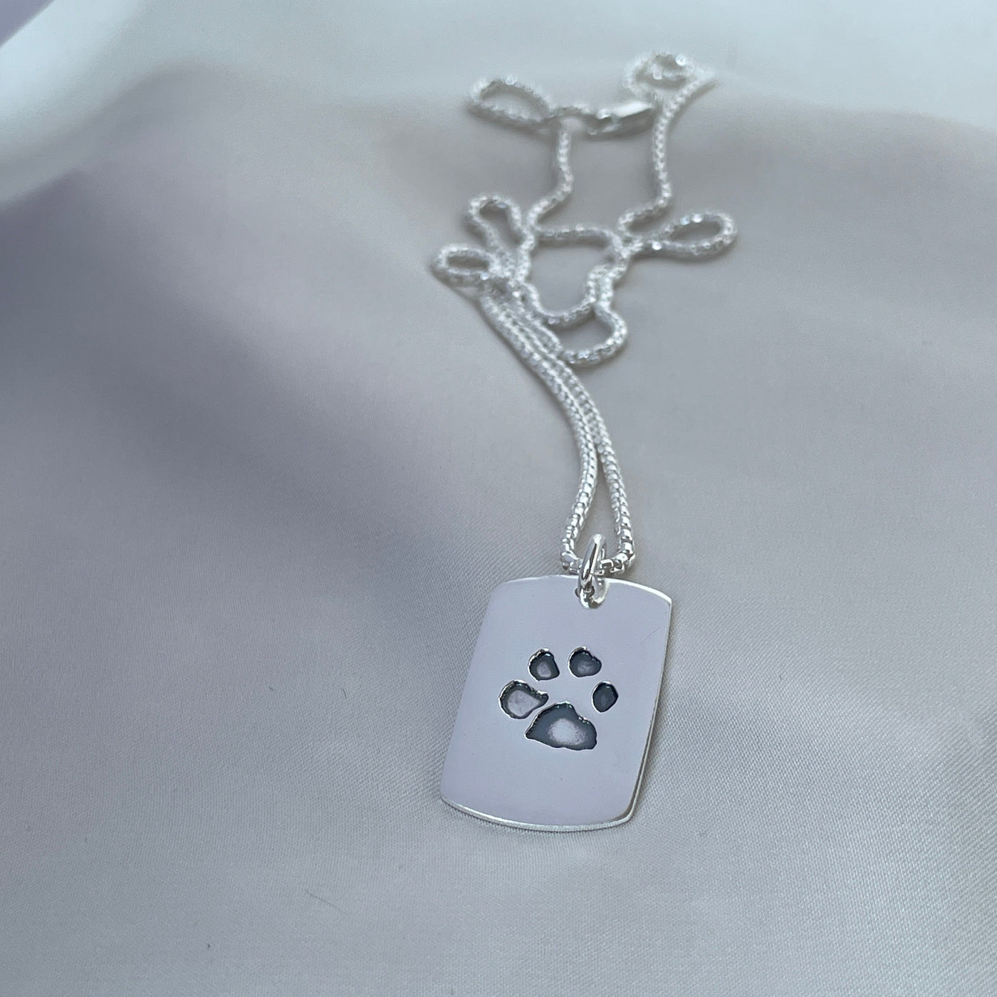 Custom Handprint Dog Tag Necklace – Personalized Military-Style Keepsake for Loved Ones