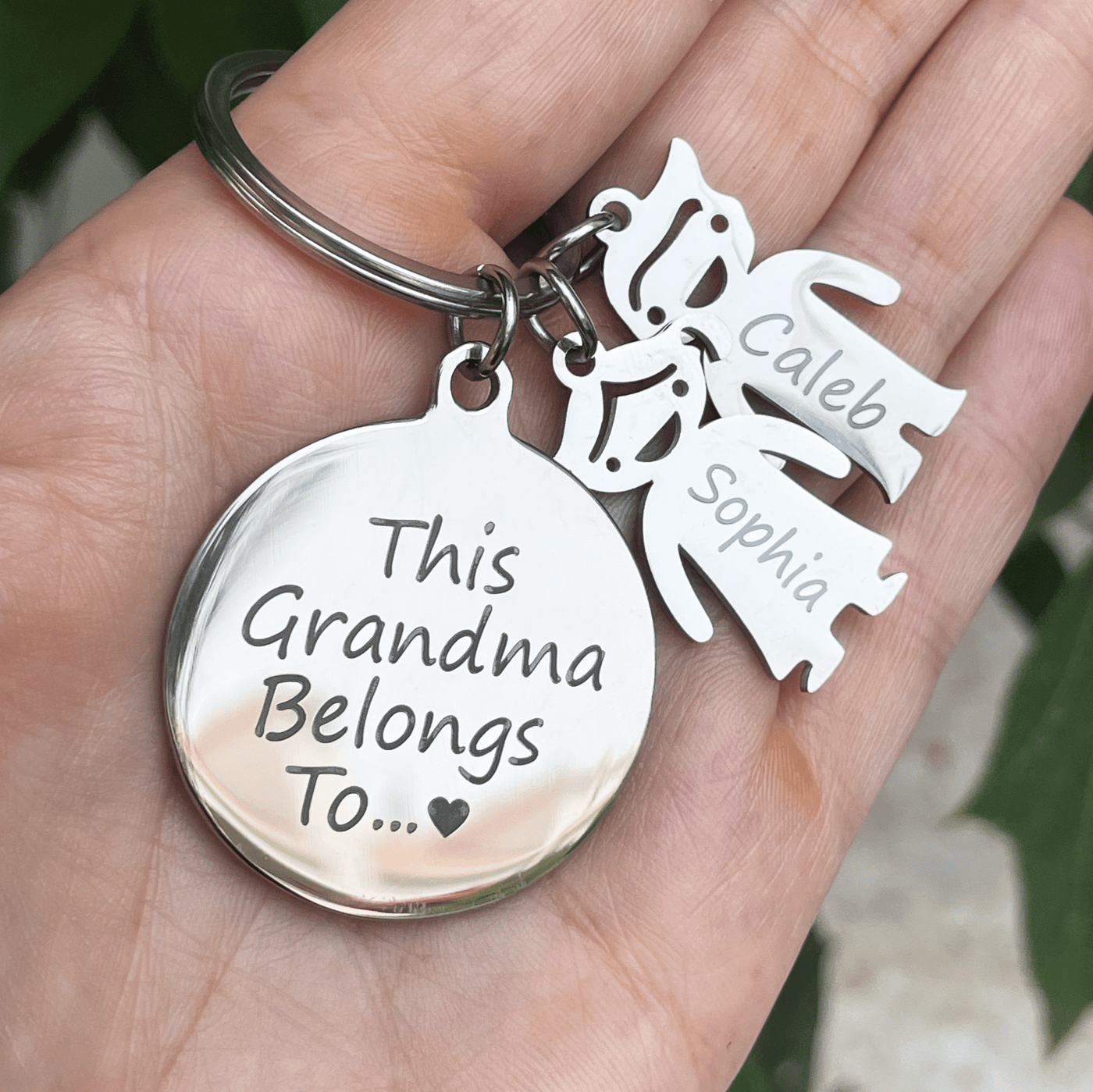 Personalized Grandma Keychain – 'This Grandma Belongs To' with Custom Engraved Name Charms