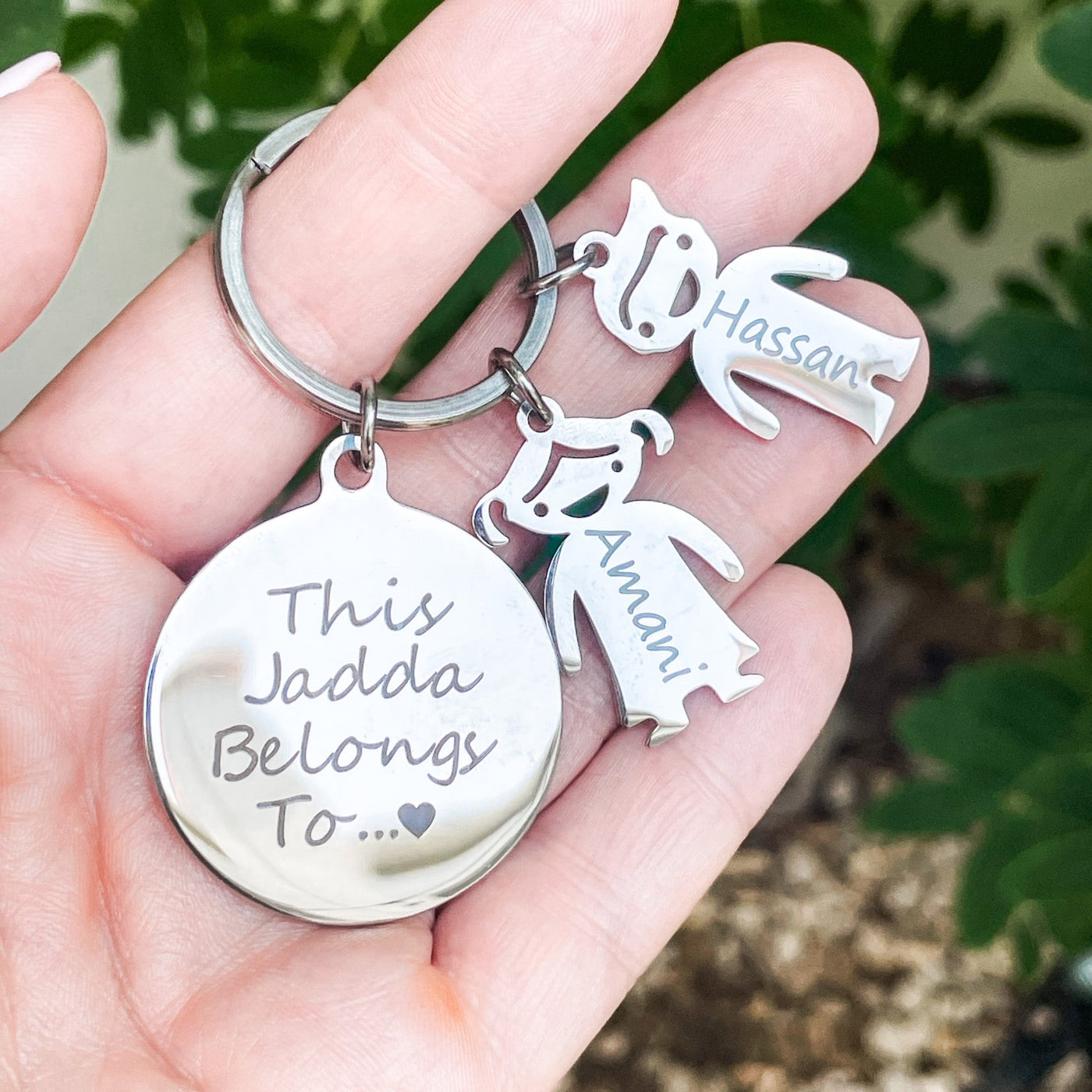 Personalized Grandma Keychain – 'This Grandma Belongs To' with Custom Engraved Name Charms